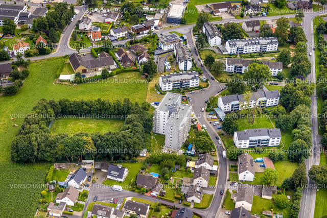 Werl240712263 | Luftbild, Sanierungen im Quartier Melsterberg, Hochhaus Fassaden Renovierung und Sanierung, Droste-Hülshoff-Straße, kleine Wiese mit Wäldchen, Werl, Soester Börde, Nordrhein-Westfalen, Deutschland