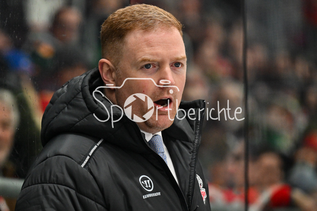 Augsburger Panther - Nürnberg Ice Tigers | AUGSBURG, GERMANY - 23. DECEMBER: im Bild Mich O´KEEFE Headcoach Nürnberg Ice Tigers / Einzelfoto / Freisteller während dem Match zwischen den Augsburger Panthern und den Nürnberg Ice Tigers am 31. Spieltag der Penny DEL im Curt Frenzel Stadion