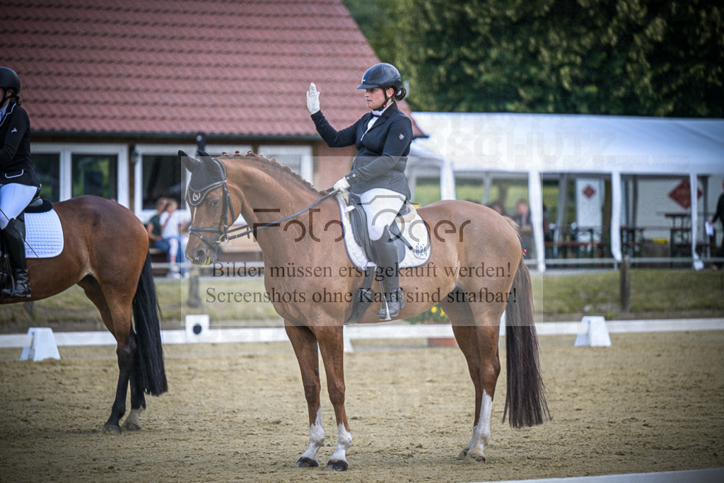 DOS_4961 | Entdecke hochwertige Reitturnierfotos von Foto Oger. Professionell, emotional und authentisch – jetzt Lieblingsmomente im Shop bestellen.Deutschlandweite Turnierfotografie. - Realisiert mit Pictrs.com