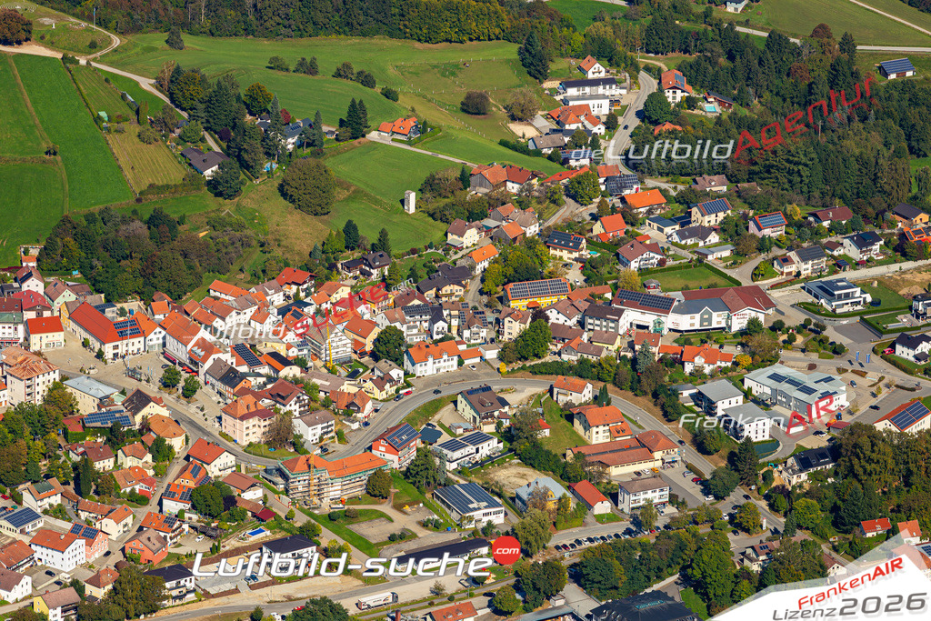 Das Luftbild der Stadt Tittling wurde 2021 vom Flugzeug heraus erstellt (keine Drohne) Aufnahmehöhe ca.450 Meter- hohe Bildauflösung und Druck-Qualität garantiert!