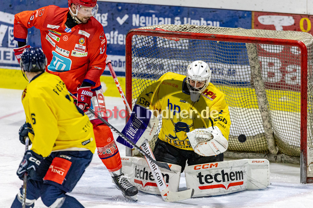 EC Peiting vs Stuttgart REBELS SEC | Eishockey Oberliga Süd 2023/2024, EC Peiting vs Stuttgart REBELS SEC, 20231219,
Tor Marco HABERMANN (ECP 19),
2023-12-19 in Peiting (Eisstadion)
1 Jonas GÄHR (REBELS Goalie 1), 19 Marco HABERMANN (ECP 19)
Copyright: WolfgangxLindner