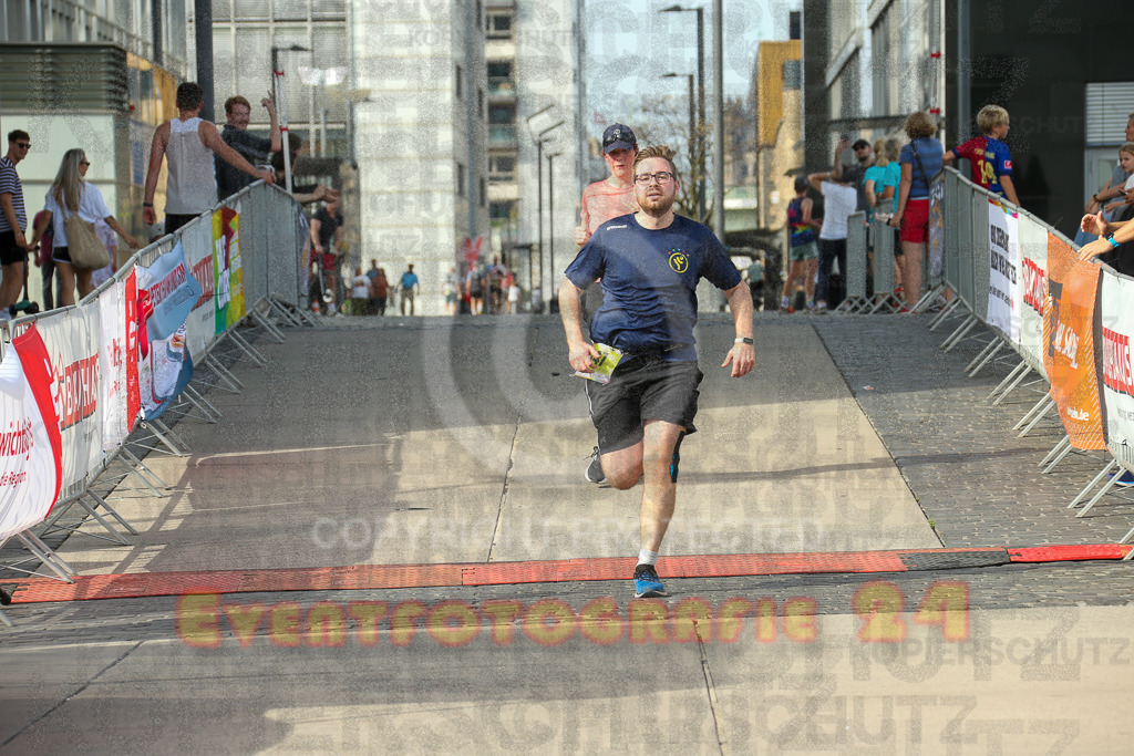250920_1542_EX1_0484 | Sportfotografie im Rhein-Sieg Kreis, Köln, Bonn, NRW, Rheinland Pfalz, Hessen, etc. Unser Tätigkeitsfeld umfasst den Laufsport vom Volkslauf über den Marathon, Duathlon, Triathon bis zum Ultralauf wie Kölnpfad Ultra oder Schindertrail.