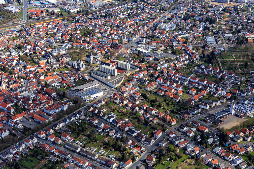 Luftbild: Innenstadt mit Pfarrkirche St. Peter und Paul in Dieburg im Bundesland Hessen in Deutschland. Foto: IMG_077307.jpg vom 12.04.2015 durch Werner Riehm/FLY-FOTO.deWWW.ST-PETER-PAUL.DE