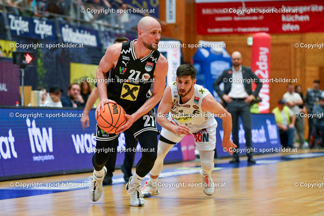AUT, BSL, Basketball Gmunden Swans vs Flyers Wels | 10.03.2024, Raiffeisen Sportpark Gmunden, AUT, BSL, Gmunden Swans vs Flyers Wels, im Bild Daniel Friedrich (Swans) vs Christian von Fintel (Flyers)


// BSL, Basketball Super League Match between Gmunden Swans and Flyers Wels in Gmunden, Austria on 2024/03/10