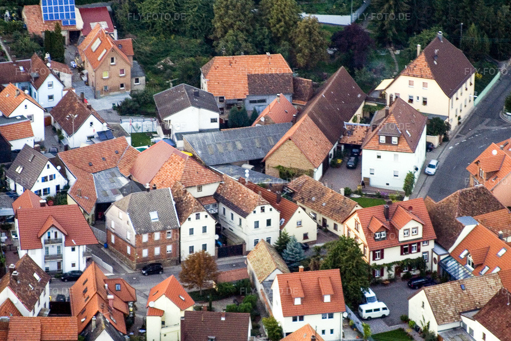 Luftbild: Arzheimer Hauptstr im Ortsteil Arzheim in Landau im Bundesland Rheinland-Pfalz in Deutschland. Foto: IMG_4101.jpg vom 23.09.2006 durch Werner Riehm/FLY-FOTO.de