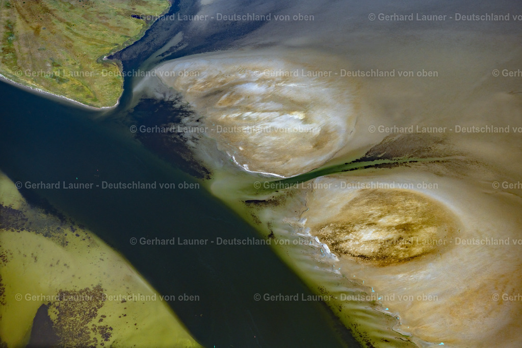 4061575 | INSEL HIDDENSEE 08.09.2021 Sandbank- Landfläche durch Strömungen unter der Meeres- Wasseroberfläche entlang der Fahrrinne zwischen der Insel Hiddensee und Bock in Insel Hiddensee im Bundesland Mecklenburg-Vorpommern, Deutschland. // Sandbank- land area by flow under the sea water surface along the fairway between the island of Hiddensee and Bock in Insel Hiddensee in the state Mecklenburg - Western Pomerania, Germany. Foto: Gerhard Launer