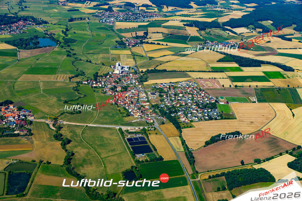 Die Luftaufnahme Sambach - Pommersfelden wurde 2022 vom Flugzeug aus (keine Drohne) erstellt. Hohe Auflösung -für große Poster und Wandbilder geeignet - Garantiert!