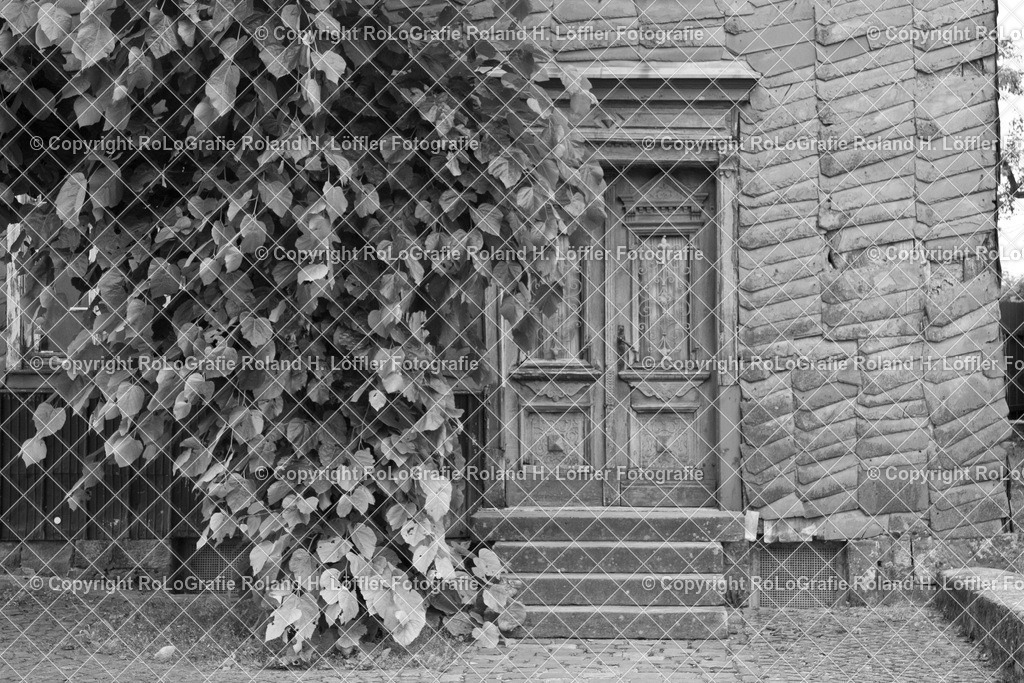 Altes-Haus-06-G | Alt, Haus, Hauseingang, Steintreppe, Schiefer, Schindeln - Realisiert mit Pictrs.com