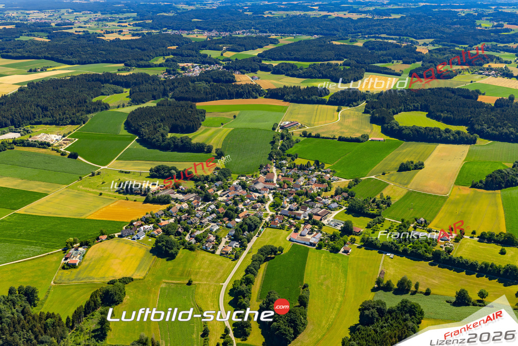 Die Luftaufnahme Untermauerbach - Aichach wurde 2022 vom Flugzeug aus (keine Drohne) erstellt. Hohe Auflösung -für große Poster und Wandbilder geeignet - Garantiert!