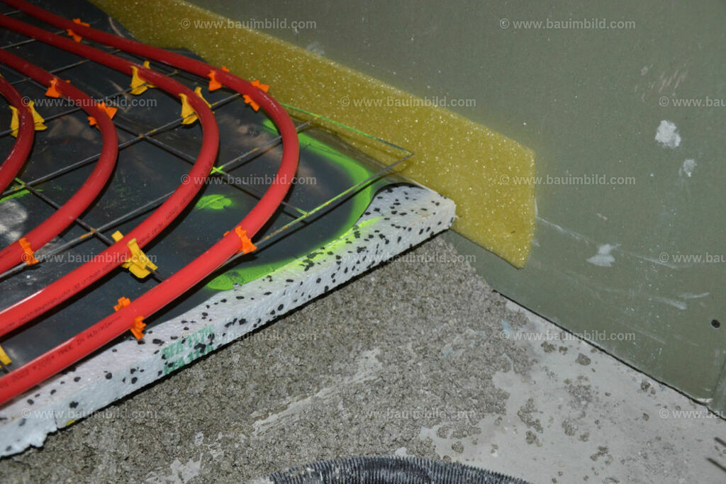 bib-lg19-fussbodenaufbau-0139 | Nach LV-Leistungsgruppen sortierte Detailfotos über den Bau eines Hauses. Alle Hausbau-Bilder direkt vom Urheber und Autor der Website Haus-Selber-Bauen.com