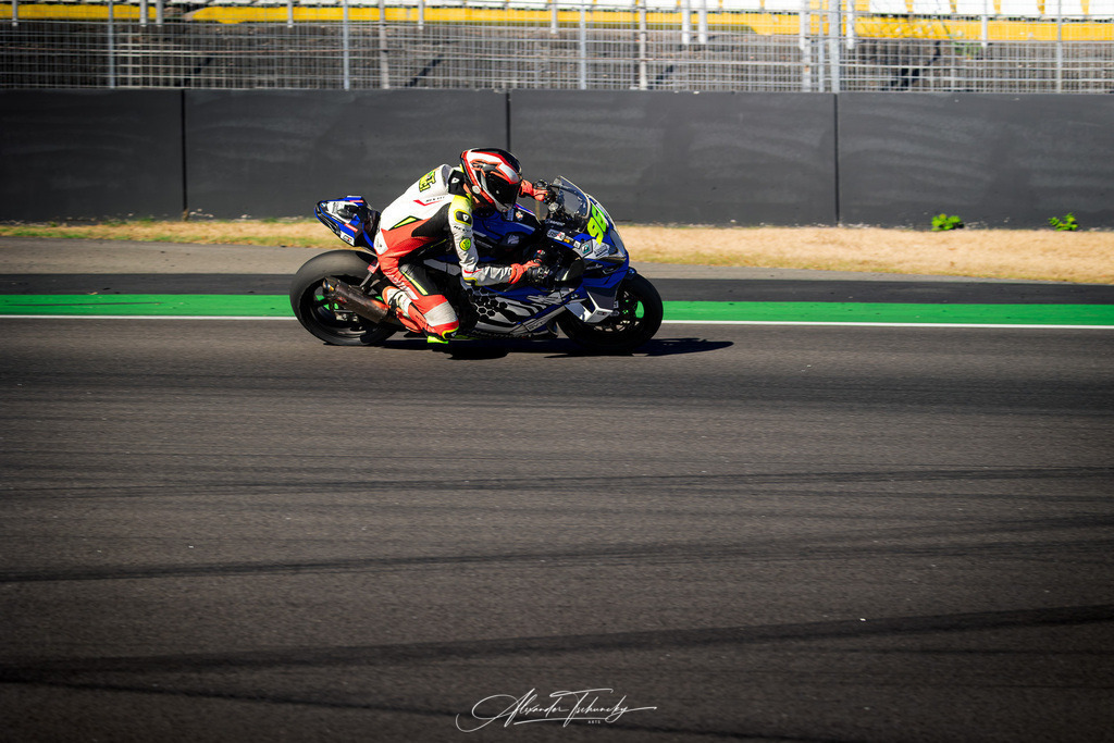 Ducati Trackday Hockenheimring 2026 | Entdecken Sie die faszinierende Welt von Alexander Tschuncky Arts: Kreative Fotografie, atemberaubende Automobilkunst und hochwertiger Bilderdruck. Lassen Sie sich inspirieren! - Realisiert mit Pictrs.com