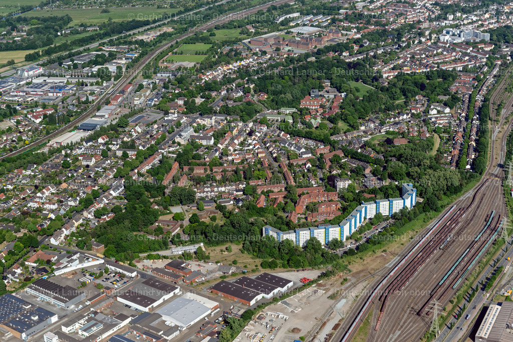 4030144 | BREMEN 01.06.2020 Stadtansicht im Stadtgebiet im Stadtteil Oslebshausen in Bremen, Deutschland. // City view in the urban area in the district of Oslebshausen in Bremen, Germany. Foto: Gerhard Launer