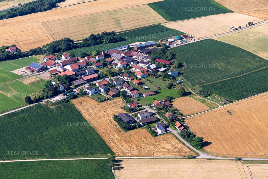Luftbild: Moosberg im Ortsteil Moosberg in Weng im Bundesland Bayern in Deutschland. Foto: IMG_133148.jpg vom 03.07.2022 durch Werner Riehm/FLY-FOTO.deVG Wörth