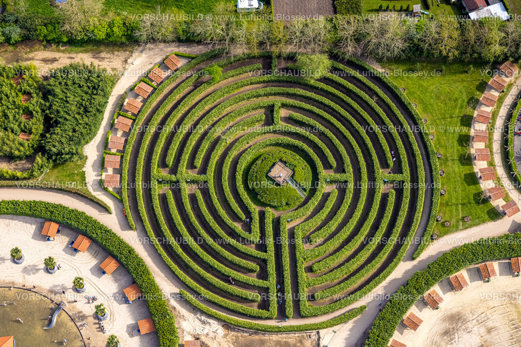 Kevelaer240402842SpielparadiesIrrland | Luftbild, Spielparadies Freizeitpark Irrland, Bereich Irrland Süd, kreisförmiger Irrgarten und Bambus-Labyrinth, Grünanlage, Twisteden, Kevelaer, Niederrhein, Nordrheon-Westfalen, Deutschland