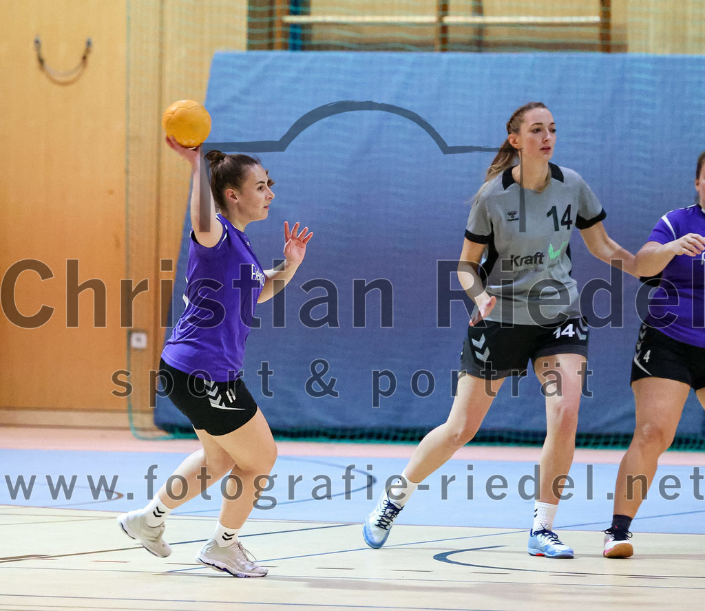 2022-11-12_016_SpVgg_Altenerding_II_gegen_SC_Kirchdorf | Erding, Deutschland, 12.11.2022:
Handball, Bezirksliga Frauen Altbayern 2022 / 2023, 5. Spieltag, SpVgg Altenerding II gegen SC Kirchdorf, Endergebnis: 24:19

Johanna Taubmann (SpVgg Altenerding, #11), Chiara Ostermeier (SC Kirchdorf, #14)

Foto: Christian Riedel / fotografie-riedel.net