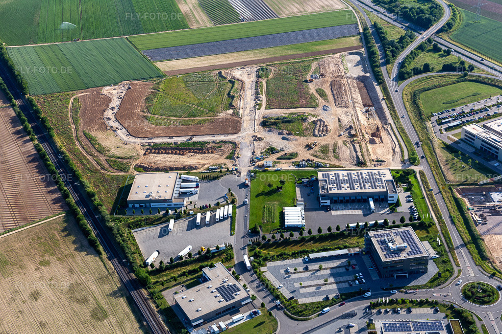Luftbild: Erweiterung Gewerbegebiet Nord in Rülzheim im Bundesland Rheinland-Pfalz in Deutschland. – Foto: IMG_132336.jpg vom 03.06.2022 durch Werner Riehm/FLY-FOTO.de – Auflösung des Originals: 5472 x 3648 px – VG Ruelzheim