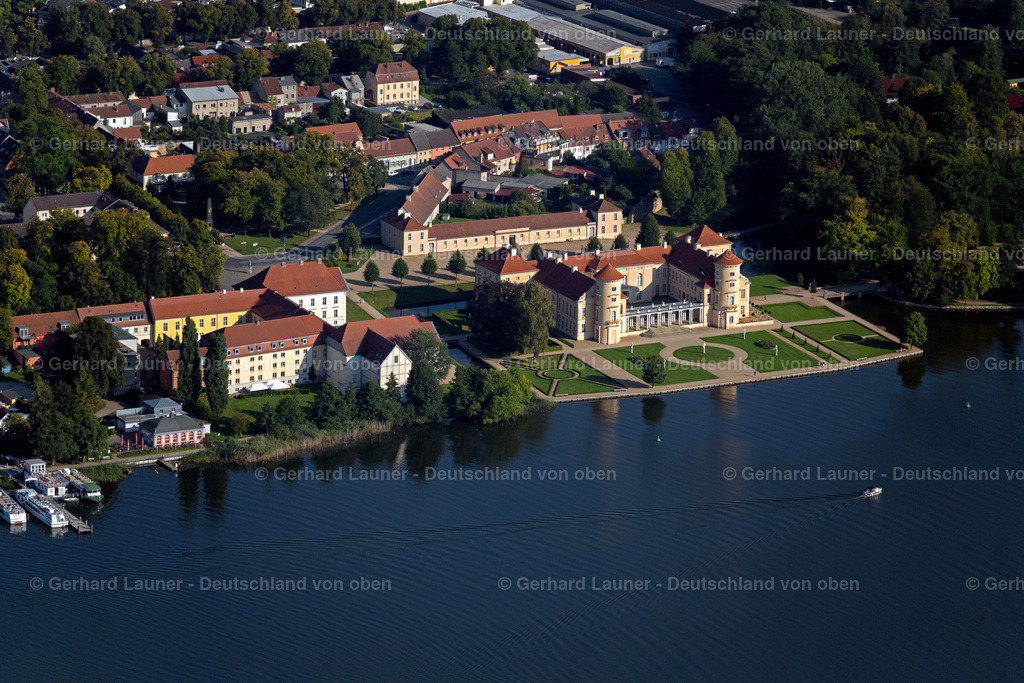 4062404 | RHEINSBERG 08.09.2021 Schloss Rheinsberg in Rheinsberg am Ufer des Rheinsberges Sees im Bundesland Brandenburg, Deutschland. // Rheinsberg Castle in Rheinsberg on the banks of the Rheinsberg Lake in the state of Brandenburg, Germany. Foto: Gerhard Launer