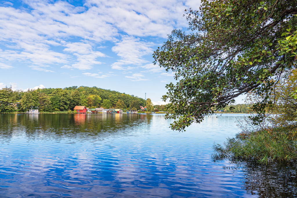 Bootshäuser am Krakower See in der Stadt Krakau am See | Bootshäuser am Krakower See in der Stadt Krakau am See.