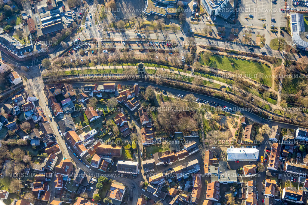 Soest260103838 | Luftbild, Park mit historischem Kattenturm, Altstadt Bachsteingasse und Ulrich-Jakobi-Wallstraße, Soest, Südwestfalen, Nordrhein-Westfalen, Deutschland