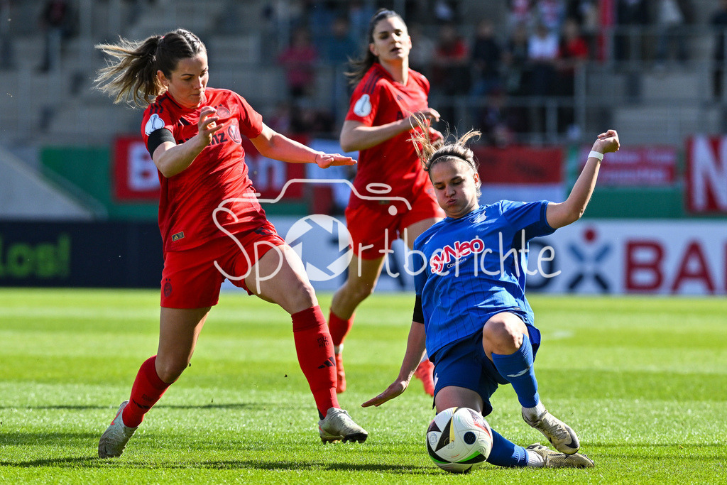 FC Bayern München - TSG 1899 Hoffenheim | im Duell Tuva HANSEN (FCB #6) und Dominika Ewa GRABOWSKA (TSG Hoffenheim 16) / Zweikampf / Frauen DFB Pokal: FC Bayern Muenchen - TSG 1899 Hoffenheim, FC Bayern Campus am 22.03.2025