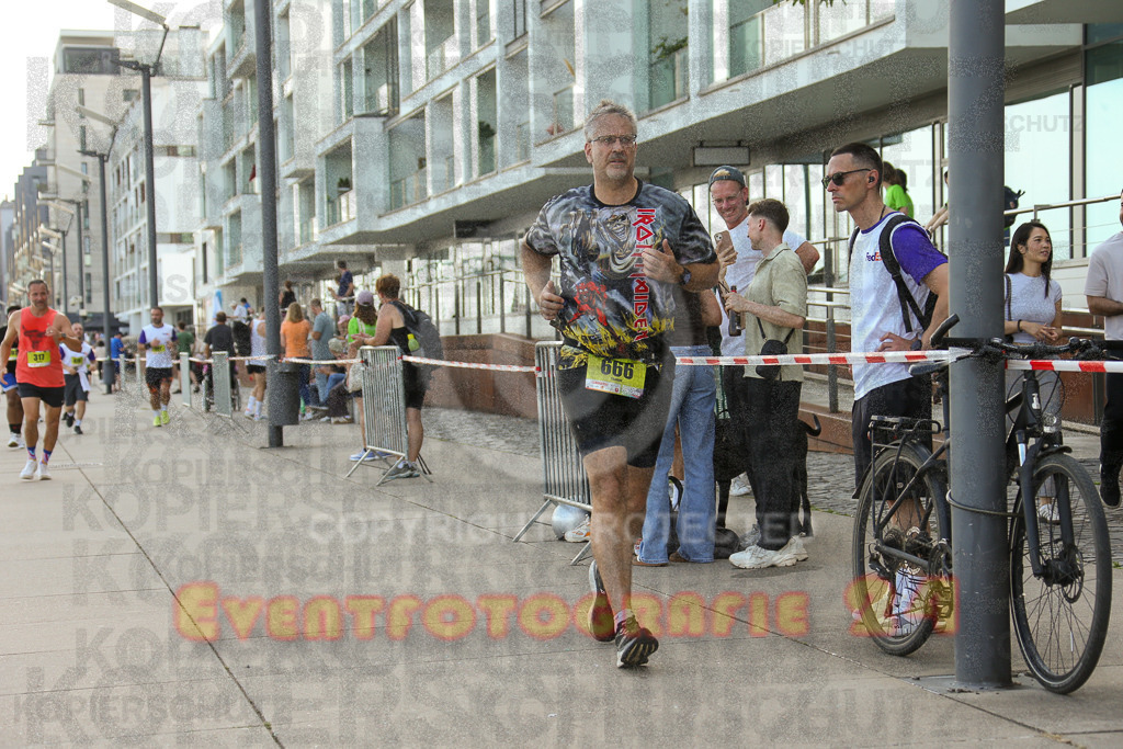 250920_1452_EX1_8026 | Sportfotografie im Rhein-Sieg Kreis, Köln, Bonn, NRW, Rheinland Pfalz, Hessen, etc. Unser Tätigkeitsfeld umfasst den Laufsport vom Volkslauf über den Marathon, Duathlon, Triathon bis zum Ultralauf wie Kölnpfad Ultra oder Schindertrail.