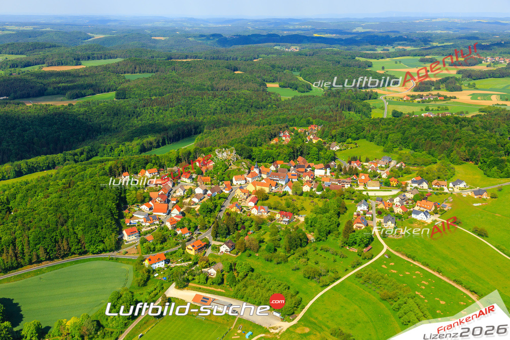 Die Luftaufnahme Wichsenstein - Gößweinstein wurde vom UL-Flugzeug (keine Drohne) aus fotografiert.Hohe Druck- Auflösung-die Geschenkidee!