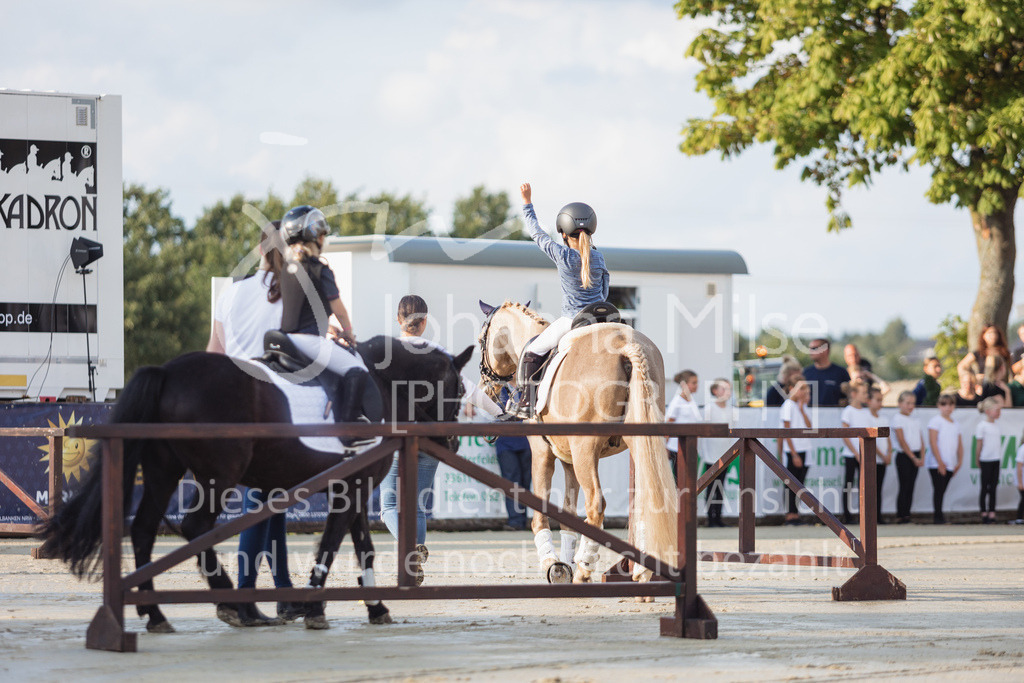 230728_BHO_Showprogramm-512 | Deine schönsten Turniermomente als professionelle Fotos! Entdecke hochwertige Pferdesport-Fotografie im Online-Shop. Jetzt Fotos finden & bestellen!