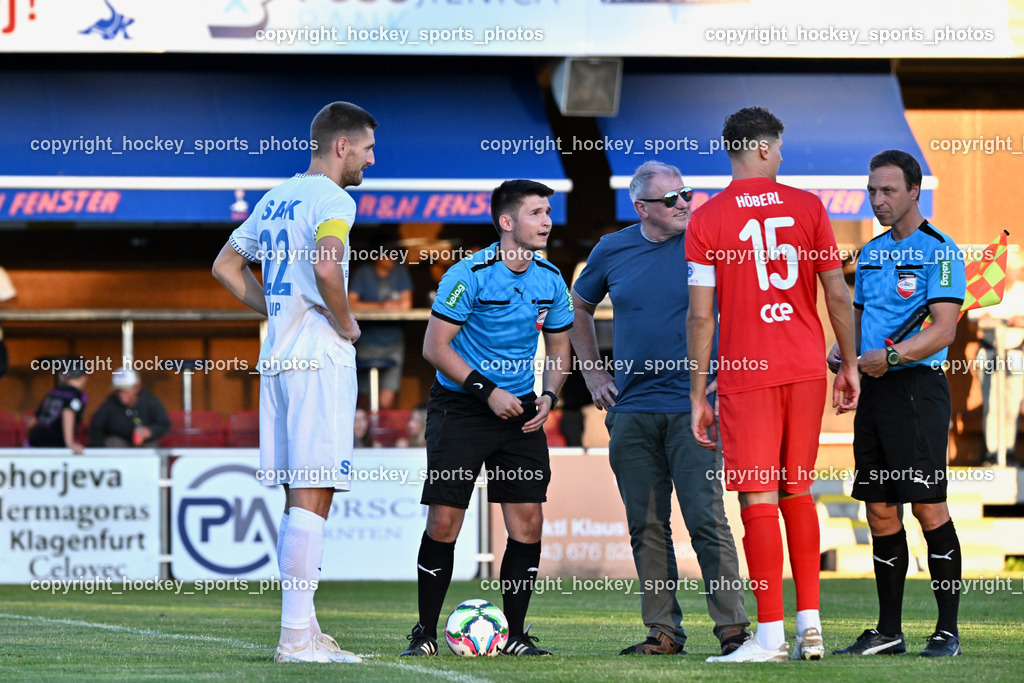 SAK vs. SC St. Veit | #22 Leo Ejup SAK, Mathias Bodner Referee, #15 Philipp Höberl SC St. Veit, Gerold Glantschnig Referee, SAK vs. SC St. Veit, SAK vs. SC St. Veit am 19.09.2025 in Klagenfurt (Sportpark Welzenegg), Austria, (Photo by Bernd Stefan)