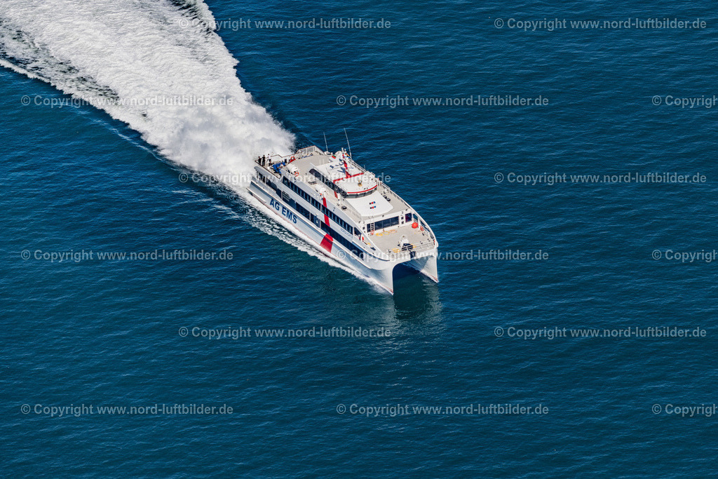 Katamaran_Nordlicht_2_Ems_AG_ELS_7861130822 | HELGOLAND 13.08.2022 Passagier- und Fahrgastschiff Katamaran " Nordlicht 2 " der " Ems AG " in Helgoland im Bundesland Schleswig-Holstein, Deutschland. // Passenger and passenger ship catamaran " Nordlicht 2 " of the " Ems AG " in Helgoland in the state Schleswig-Holstein, Germany. Foto: Martin Elsen