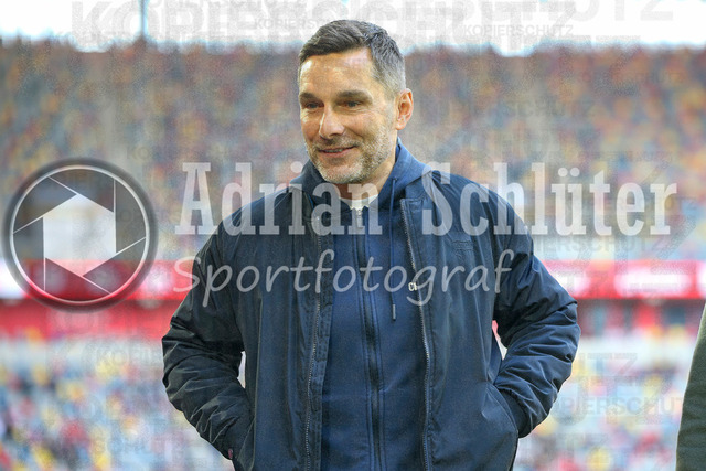 22.03.2026, GER, Fussball, Herren, 2. BL, Saison 2025/2026, Fortuna Düsseldorf - Hertha BSC Berlin | Trainer Stefan Leitl schaut 