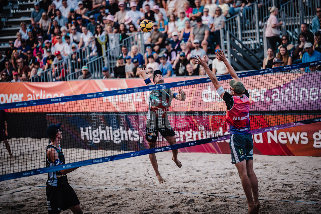 Beachvolleyball | Männer | Deutsche Meisterschaften 2025 Timmendorfer Strand | 05.09.2025 | Tilo Rietschel beim Angriff