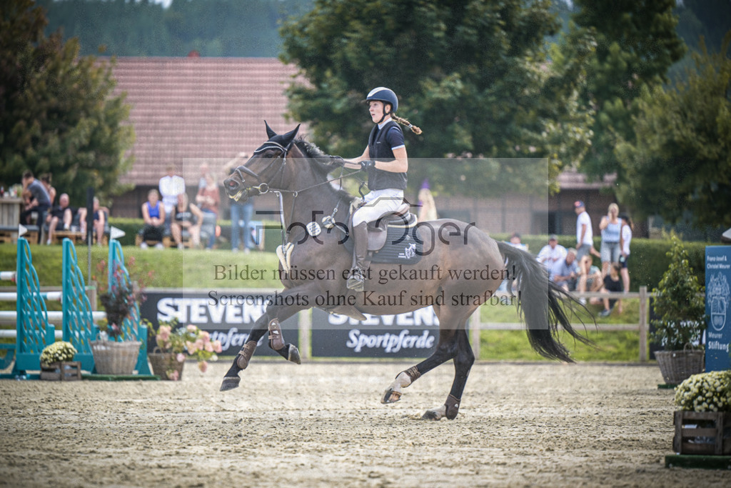 DOS_2075 | Entdecke hochwertige Reitturnierfotos von Foto Oger. Professionell, emotional und authentisch – jetzt Lieblingsmomente im Shop bestellen.Deutschlandweite Turnierfotografie. - Realisiert mit Pictrs.com