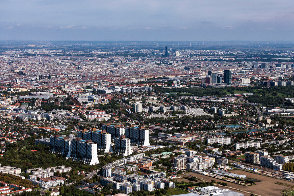 dr__0090925.jpg | WIEN 23.09.2021 Hochhaus- Gebäude im Wohngebiet Wohn- und Kaufpark Alterlaa in Wien in Österreich. // High-rise building in the residential area Wohn- and Kaufpark Alterlaa in Vienna in Austria. Foto: Daniel Reiter