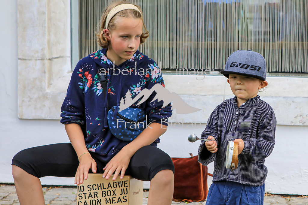 OE7A3857 | auch die ganz kleinen sind beim Drumherum dabei