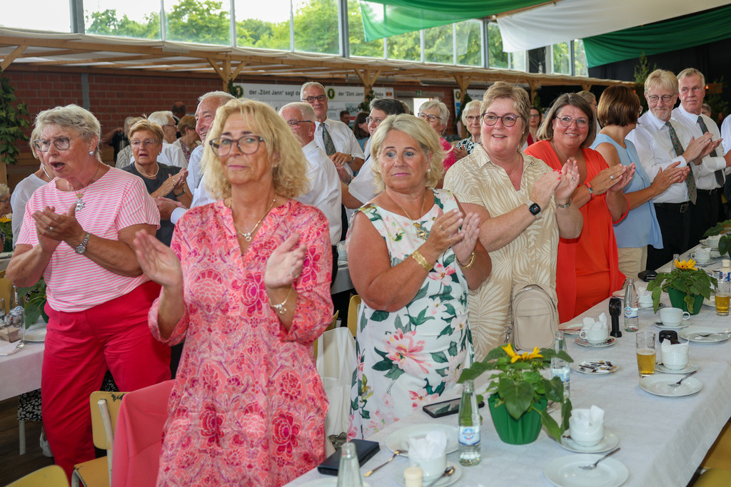 top-top.de-250704-032 | Foto, Video, Fotografie, Videografie, Fotobox, DJ, Discjockey, Musik, Musikbox, Veranstaltung, Photobooth, Amazon, Ebay, Buchtipp, Bestseller, Autor, Verlag, Buch, Wesel, Hamminkeln, NRW, Dinslaken, Rees, Drohne, Hochzeit, Party, Fotobox, Wesel, Fotograf