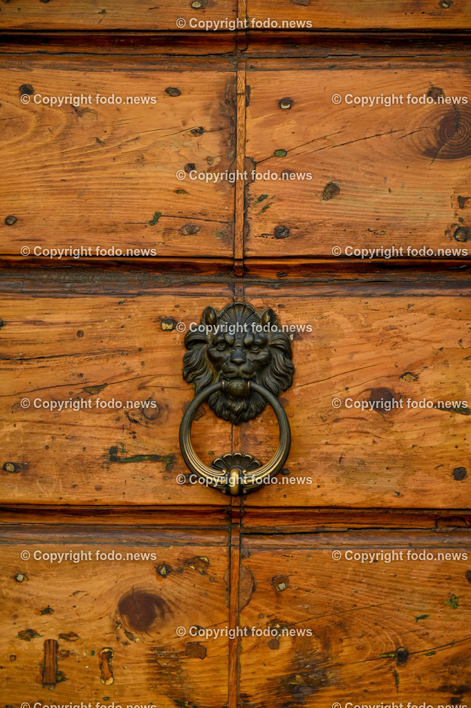 Italien_ Toscana_ Siena_ 27.05.2024-115 | 27.05.2024, Italien, ITA, Toskana, Siena im Bild Stadtansichten, Gebäude, Architektur, Touristen, Historisch, Souvenier, Piazza Del Campo, Dom von Siena


Siena ist Hauptstadt der Provinz Siena und gilt als eine der schönsten Städte der Toskana und Italiens. Die historische Altstadt gehört seit 1995 zum UNESCO-Welterbe. 

