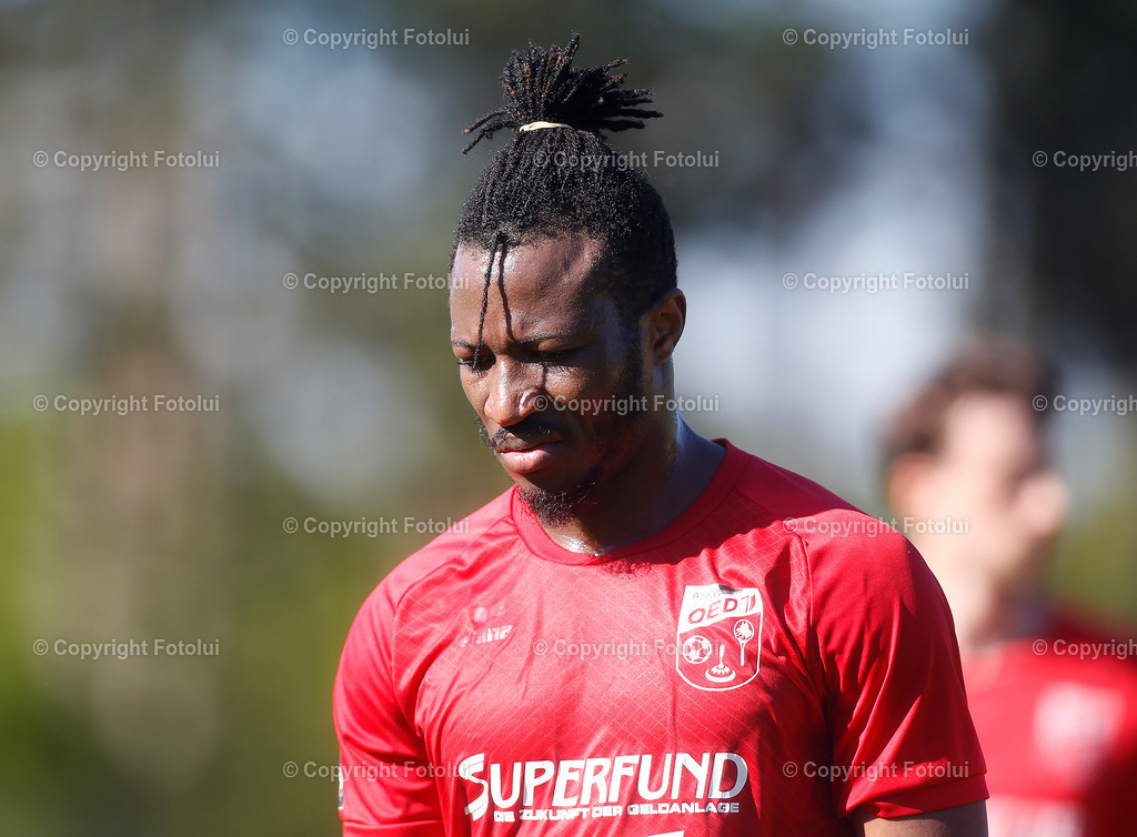 A_LUI_27042024_06 | SPORT,FUSSBALL,LT1 OOE LIGA ASKOE OEDT-UNION EDELWEISS LINZ 27.04.2024 IM BILD:EMMANUEL CHINOSO EZIKWE (OEDT) UND (EDELWEISS) FOTO:FOTOLUI