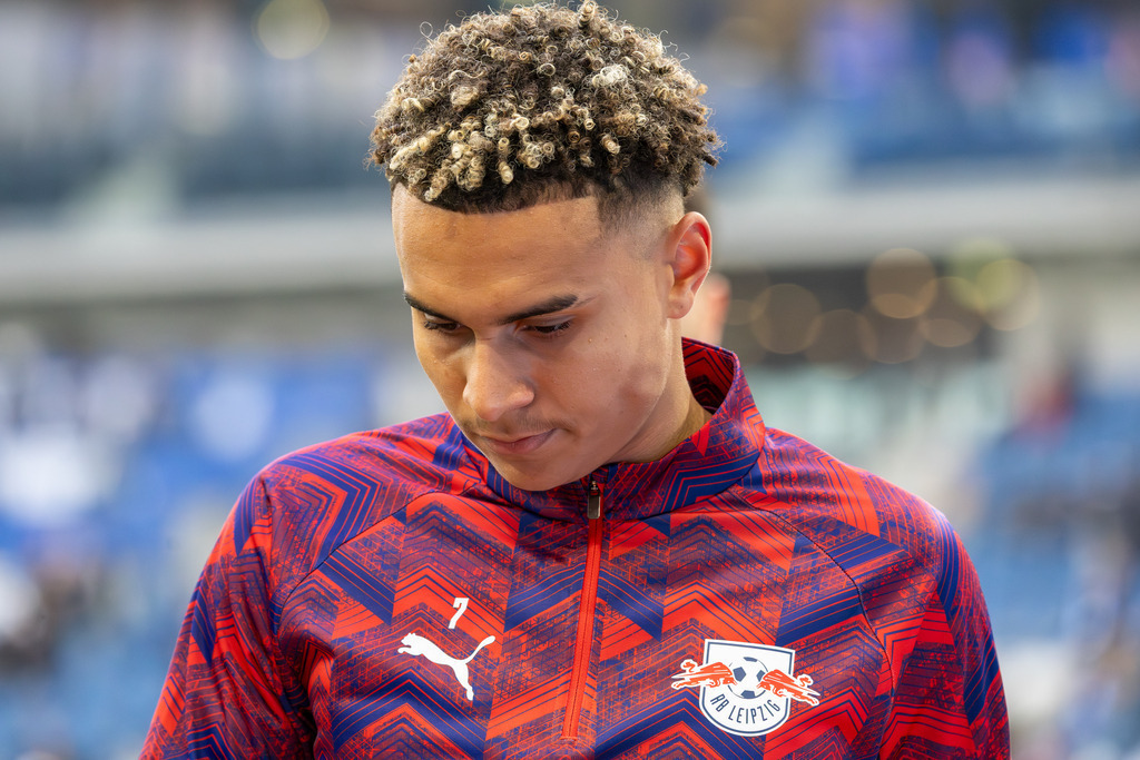 Fußball Bundesliga, Saison 2025/26, 10. Spieltag: TSG Hoffenheim gegen RB Leipzig | Fußball Bundesliga, Saison 2025/26, 10. Spieltag: TSG Hoffenheim gegen RB Leipzig***Bild: Antonio Nusa (7, Leipzig) beim Warm-Up - Realisiert mit Pictrs.com