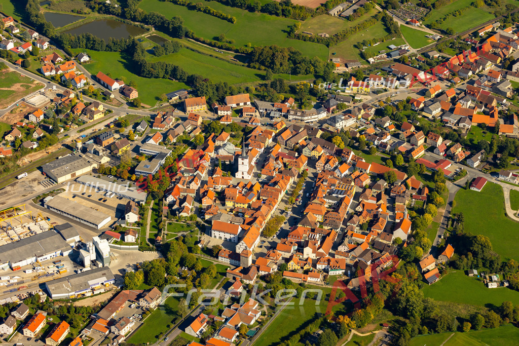 Aktuelles Luftbild von  Schlüsselfeld - Die Luftaufnahme wurde 2022 mittels UL-Flugzeug erstellt ( keine Drohne ) - hochauflösende Kamera-Systeme von  Canon -Beste Qualität - Für grossformatige Ausdrucke geeignet. Die Geschenkidee !