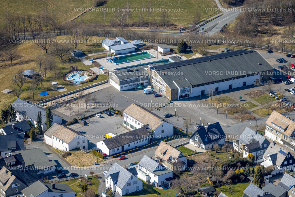 Schmallenberg220303707 | Luftbild, Stadthalle und Wellen-Freibad in Schmallenberg, Sauerland, Nordrhein-Westfalen, Deutschland