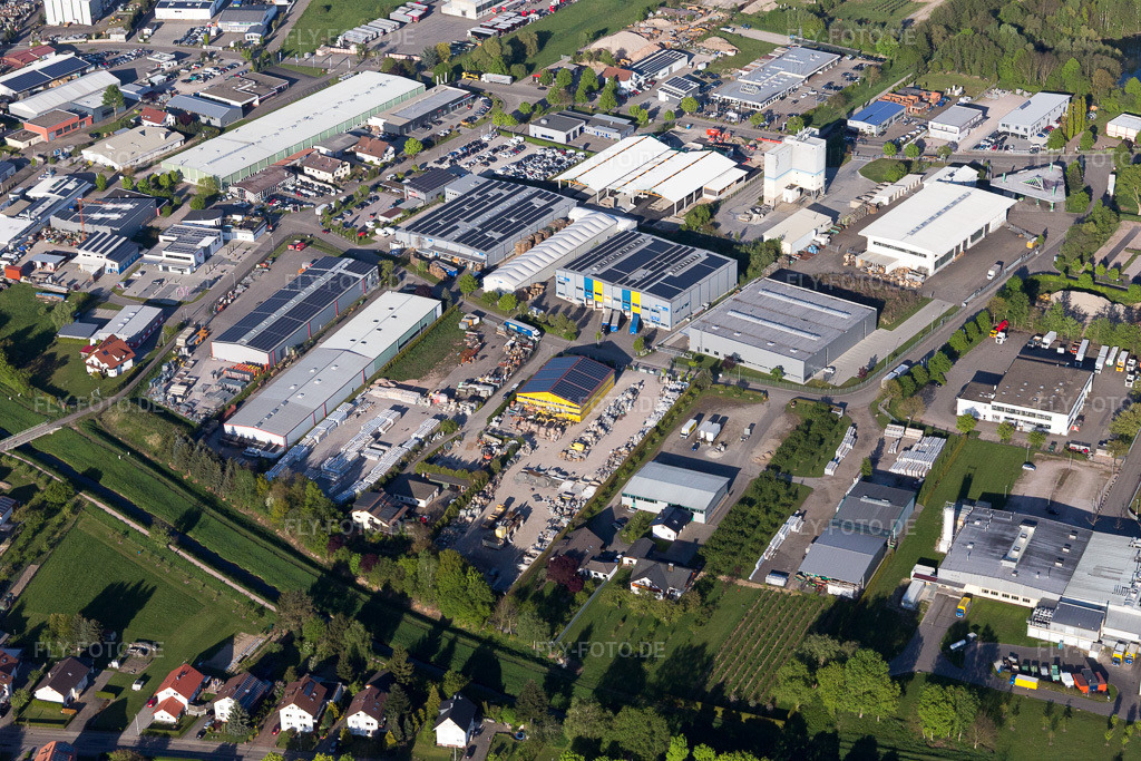 Luftbild: Industriegebiet West im Ortsteil Vimbuch in Bühl im Bundesland Baden-Württemberg in Deutschland. Foto: IMG_099118.jpg vom 23.04.2017 durch Werner Riehm/FLY-FOTO.de