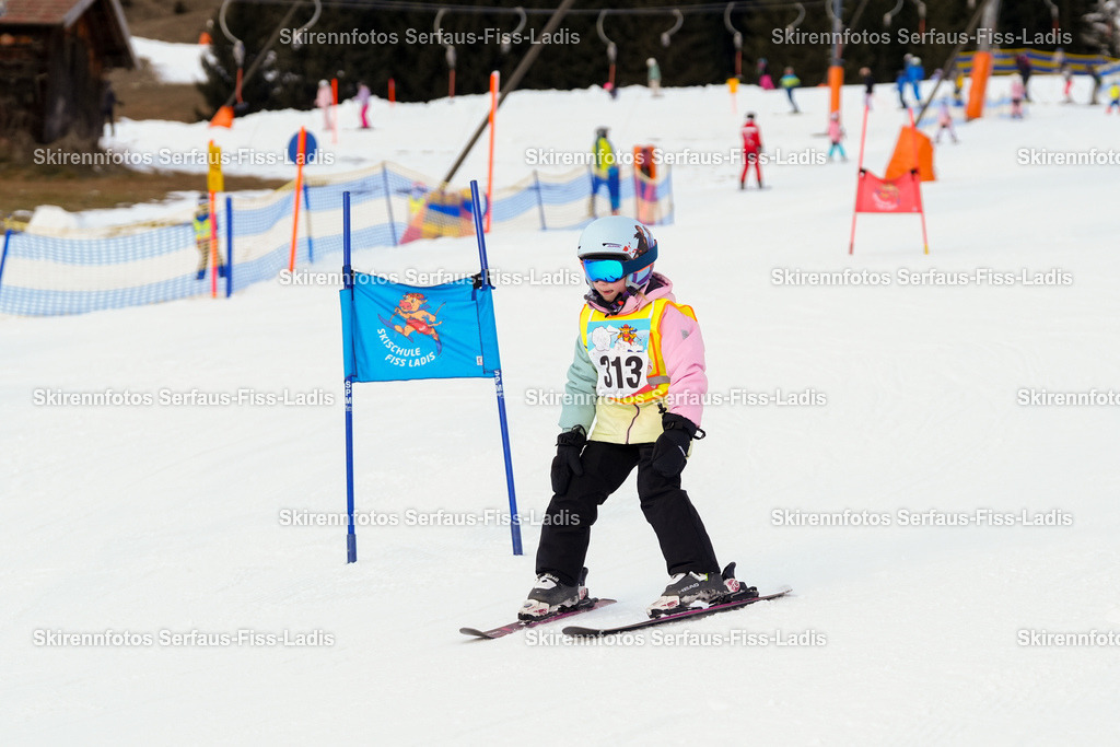SRF_02.01.2026_0476 | Skirennfotos,Serfaus,Fiss,Ladis,Kinderskirennen,Winter,Tirol,Oberland,skirace,SFL,feelfree,weil wir's genießen,ski,Ski,skifahren,Sonnenplateau, - Realisiert mit Pictrs.com