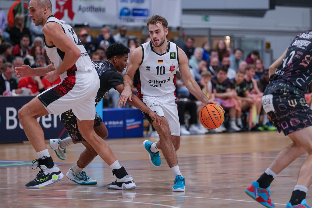 Pro A BAYER GIANTS vs Uni Baskets Münster-57 | Fotos von Basketballspielen aus dem Raum NRW fotografiert von Gero Mueller-Laschet und Daniel Schaefer - Realisiert mit Pictrs.com