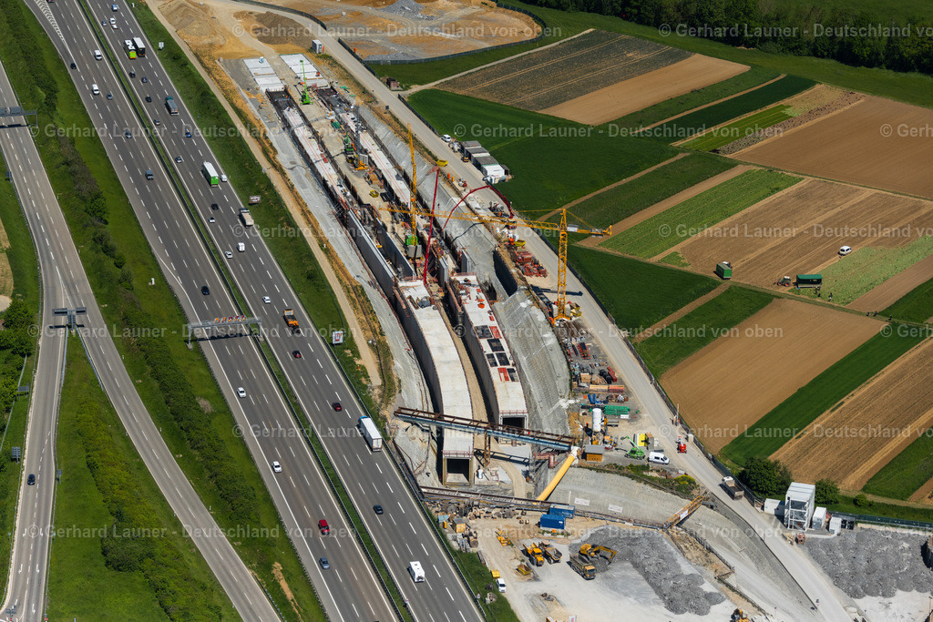 4045632 | STUTTGART 31.05.2021 Baustelle mit Tunnelführungsarbeiten für die Streckenführung und den Verlauf " Flughafentunnel " parallel zum Verlauf der Autobahn BAB A8 im Ortsteil Plieningen in Stuttgart im Bundesland Baden-Württemberg, Deutschland. Weiterführende Informationen bei: GBI Gackstatter Beratende Ingenieure GmbH,  Max Bögl Bauservice GmbH &amp; Co. KG,  Vössing Ingenieurgesellschaft mbH. // Construction site with tunneling work for the route and the "airport tunnel" course parallel to the course of the A8 motorway in the Plieningen district of Stuttgart in the state Baden-Wuerttemberg, Germany. Further information at: GBI Gackstatter Beratende Ingenieure GmbH,  Max Boegl Bauservice GmbH &amp; Co. KG,  Voessing Ingenieurgesellschaft mbH. Foto: Gerhard Launer