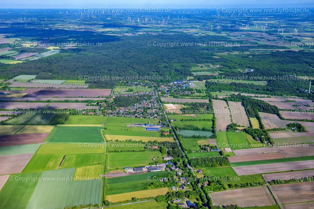 Klintum_ELS_0476300523 | KLINTUM 30.05.2023 Strukturen auf landwirtschaftlichen Feldern in Klintum im Bundesland Schleswig-Holstein, Deutschland. // Structures on agricultural fields in Klintum in the state Schleswig-Holstein, Germany. Foto: Martin Elsen