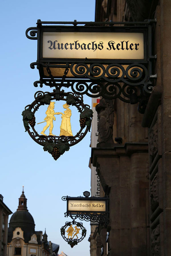 Foto: Leipzig - Auerbachs Keller | Das Team hinter BILDLEXIKON LEIPZIG bündelt historische wie aktuelle Informationen über die Stadt Leipzig in Text und Bild auf einer Plattform und stellt diese der interessierten Öffentlichkeit zur Verfügung.