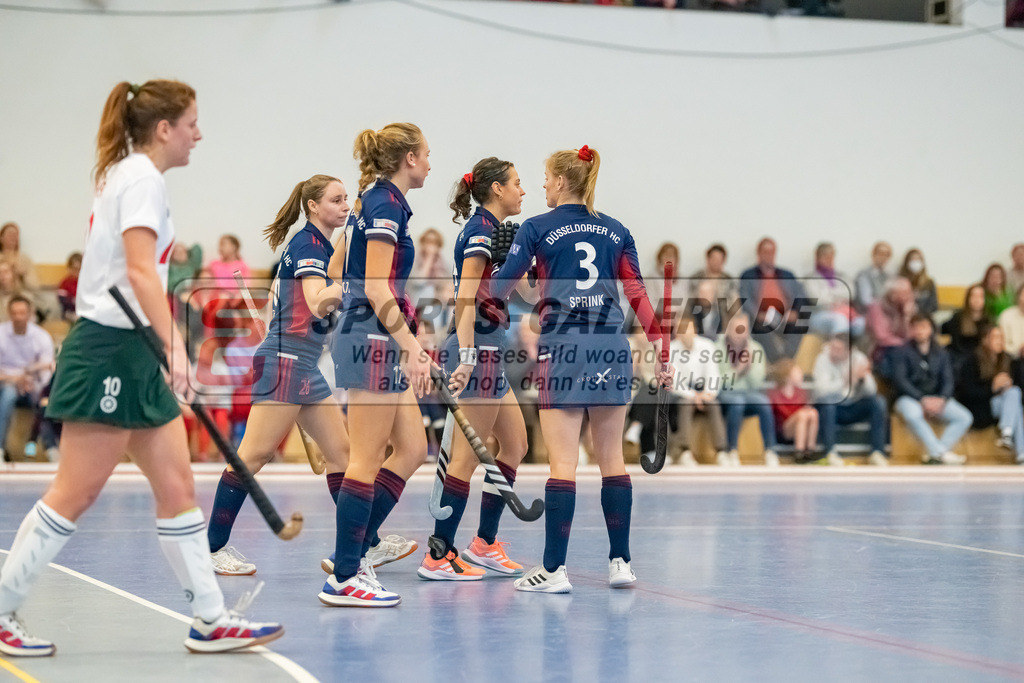 HK_20230107_102200 | 1. Bundesliga ( Halle ) Damen Düsseldorfer HC -  Crefelder HTC am 7.1.2023 Düsseldorfer HC, Düsseldorf , Annika Sprink ( Düsseldorfer HC #3 ) , Selin Oruz ( Düsseldorfer HC #14 ) , Lisa Nolte ( Düsseldorfer HC #17 )