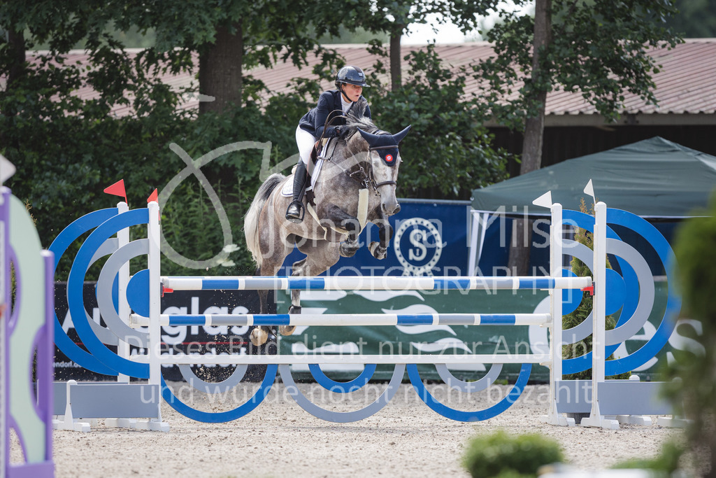 220614_Mühlen_SprPfM-672 | Late Entry Mühlen
Springprüfung Kl.M* 6-8j. Pferde gl. Einlaufprüfung für 6j. Pferde
14.06.2022