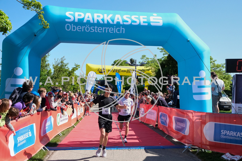 ..... | LINZ,AUSTRIA,27.April 24, Int. 3 Brückenlauf Linz  , Image shows: Photo: WAPICS / Michael ring