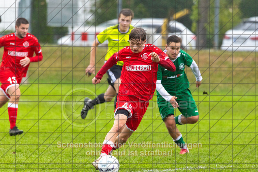 20261011_153549_0193_(c)_by_PhotoPeet | Tim Bayer (1.FC Donzdorf #45) und Can-Cemy Önder (KSG Eislingen #21)KSG Eislingen (grün) vs. 1.FC Donzdorf (rot), Fußball, Bezirksliga - Bezirk Neckar/Fils, 07. Spieltag, Saison 2026/2027, Rasensportplatz, Albstraße 69, 73054 Eislingen, 11.10.2026 - 15:00 Uhr,Foto: PhotoPeet / Sport- &amp; Eventfotografie / Peter Harich